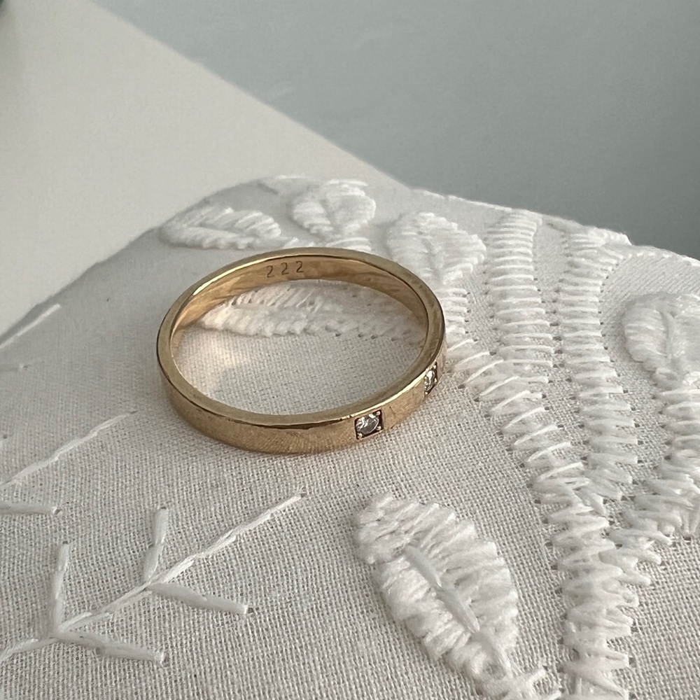 Mejuri Diamond Band Gold Diamonds - Picture 5 of 9